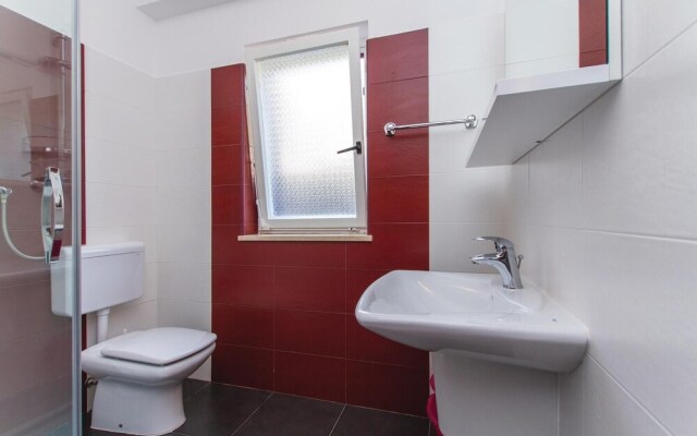 Stunning Home in Ravni With Wifi and 2 Bedrooms