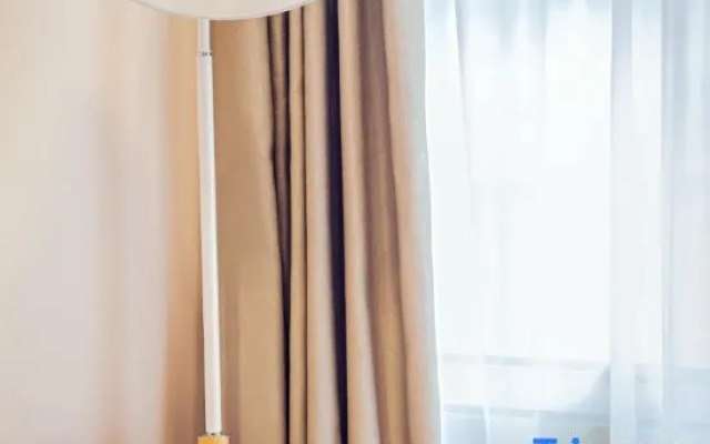 Xinao Serviced Apartment (Shanghai South Railway Station Caobao Road Subway Station)