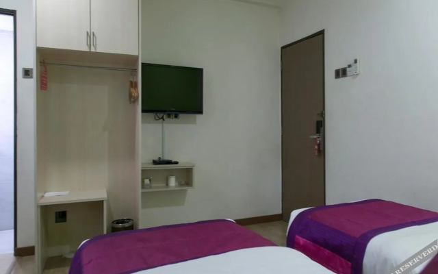 OYO 195 Merlin Hotel