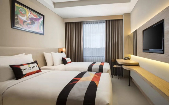 Yellow Star Ambarukmo Hotel