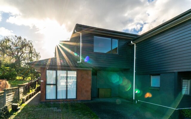 Glenfield Central Modern 1 Bdr Unit