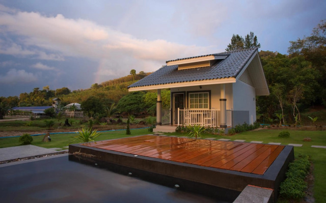 Suksompong Resort