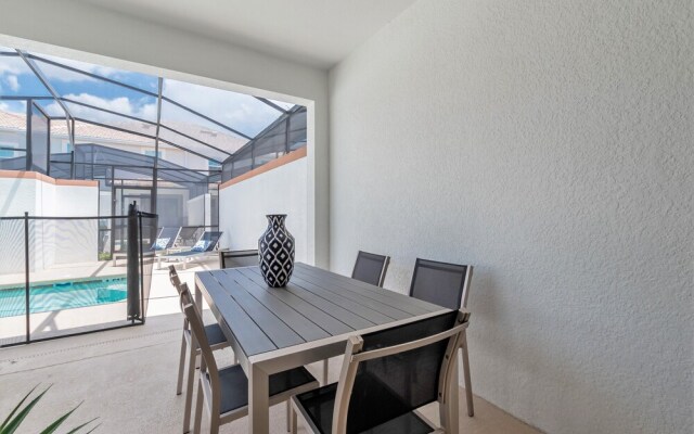 4 Bedroom Town Home with Pool