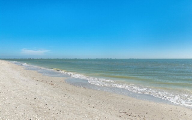 Shorewood Condos by Dream Vacation Rentals