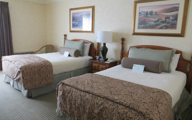 Cow Hollow Inn & Suites