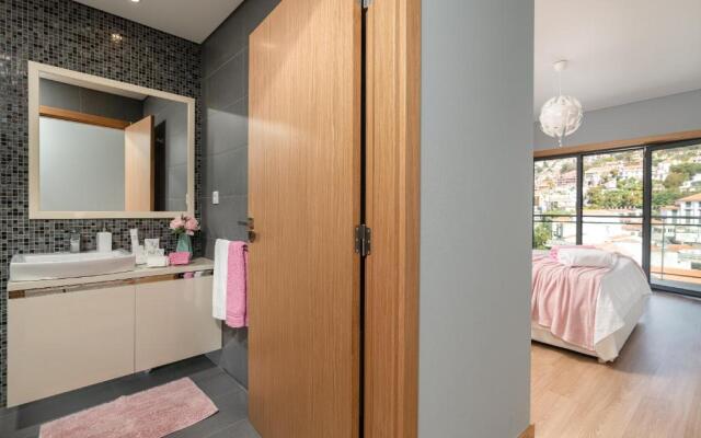 Luxurious Apartment Funchal - Casa Valentina - Rent2U, Lda