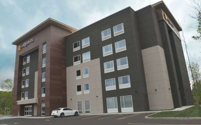 La Quinta Inn & Suites by Wyndham Buffalo Amherst