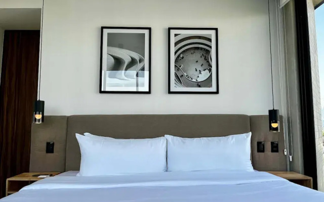 w Amazing 2BR With Elegant Balcony in Roma Nte