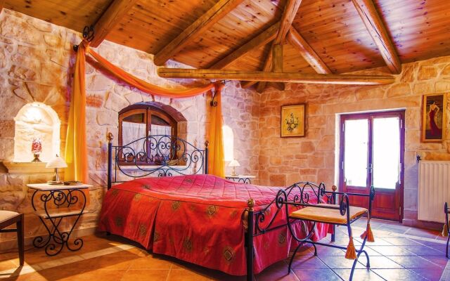 The Vivian - Luxury Stone Villa
