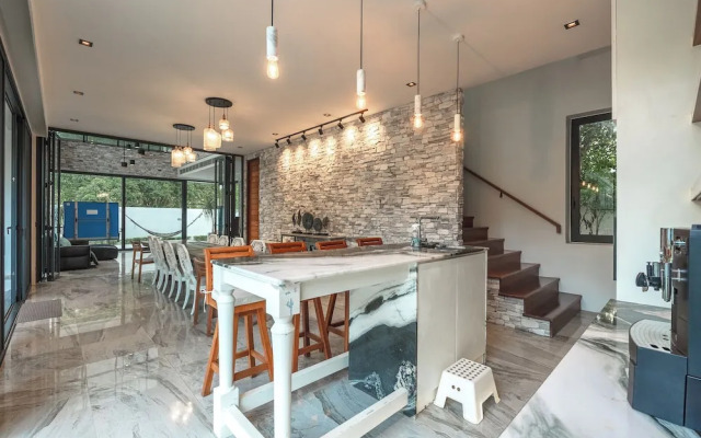 Luxury9BRVillaGolfViewTennisCourt V158