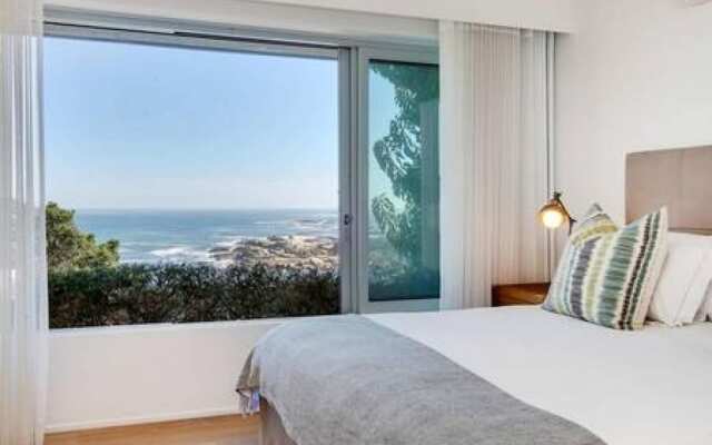 Modern Seaside Apartment w Incredible Views Lillamton