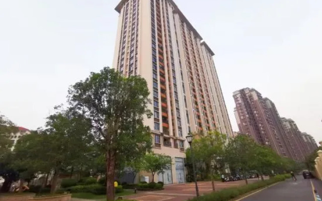 Orange Lakeside Apartment Hotel