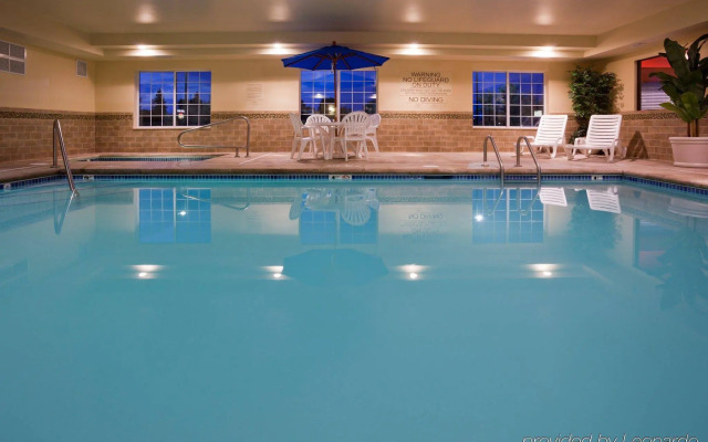 Country Inn & Suites by Radisson, Minot, ND