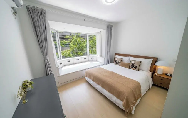 Tyms Stylish 3BR 2BA Apt Xujiahui Shops