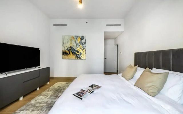 Stylish 2BR in La Rive 2