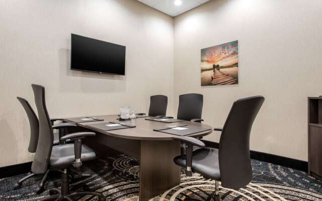 Clarion Hotel & Suites