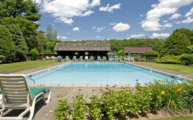Crescent Lodge and Country Inn - Adults Only