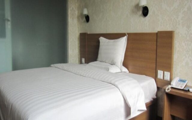 7 Days Inn Yinbin Ren Min Park Branch