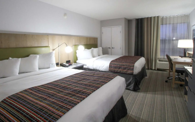 GreenTree Inn & Suites Phoenix Sky Harbor