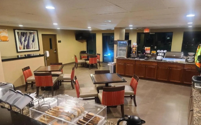Comfort Inn & Suites Leeds I-20