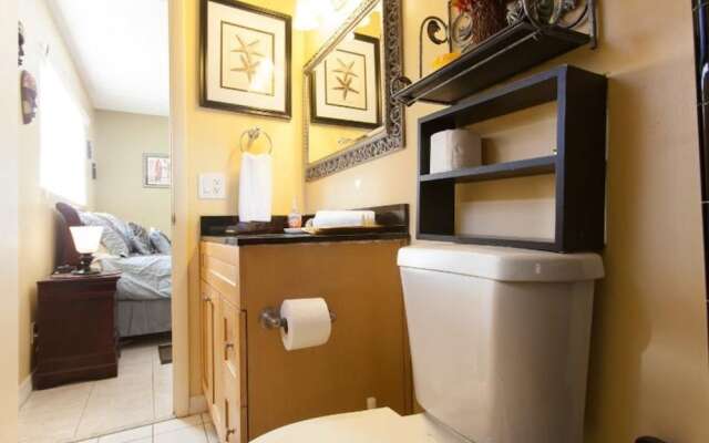 Hollywood Hills 4 Bedrooms 3 Bathrooms Home