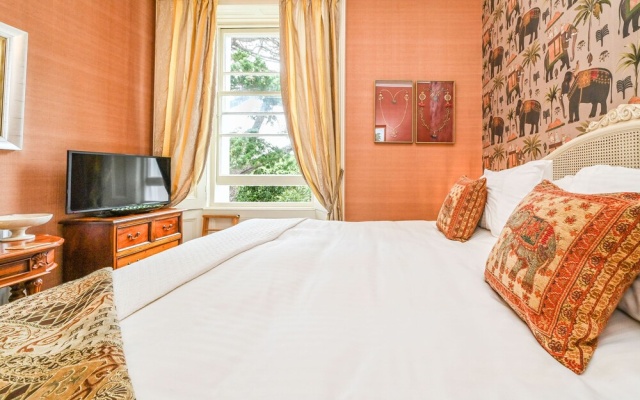 Muntham Apartment 6