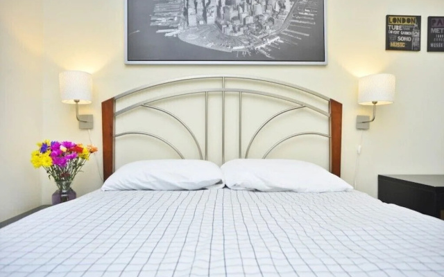 Charming 2 BR - Upper East # 1