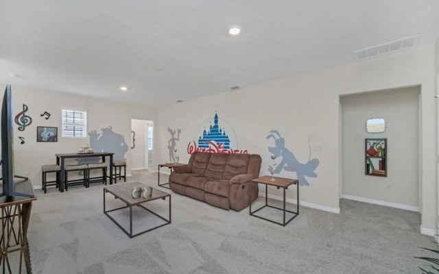 7535oakmoss 7 Bedroom Villa by RedAwning