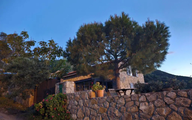 Tepeboz Stone House Karaburun