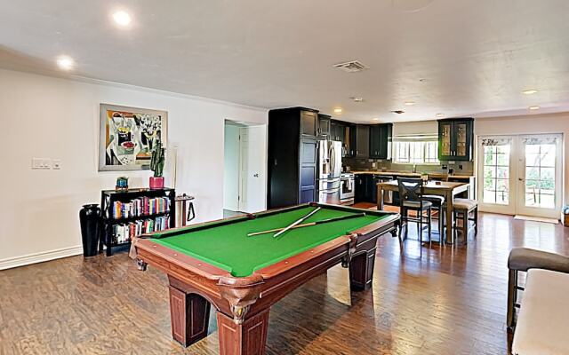 Stylish Desert Oasis - 3 Br Home