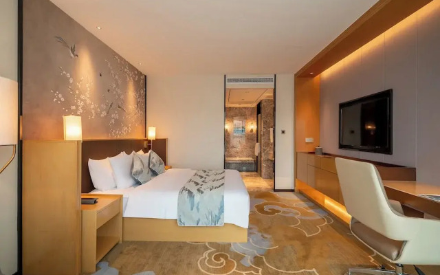 Serene Yuhua Hotel