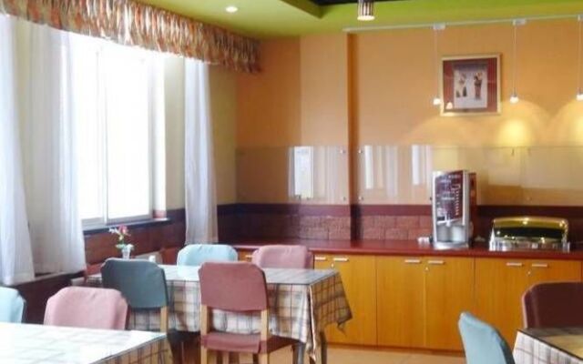 Home Inn Rizhao Railway Station