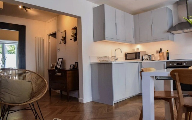 Stylish 3 Bedroom Home With Roof Terrace