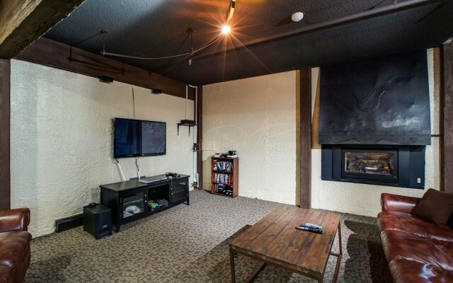 Mt. Baker Lodging Condo 33 – Inexpensive, Sleeps 6! by MBL