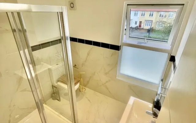 Cambridge Cozy 2 Bedroom Apartment 5 Sleep