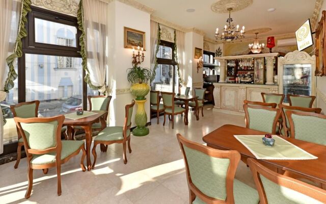Royal Hotel
