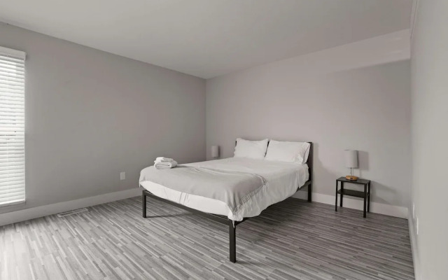 Modern 2BR 2BA Apartment With Pleasant Views