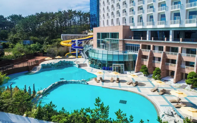 The Week& Resort