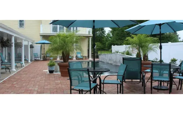 Hope and Glory Inn and Vineyard