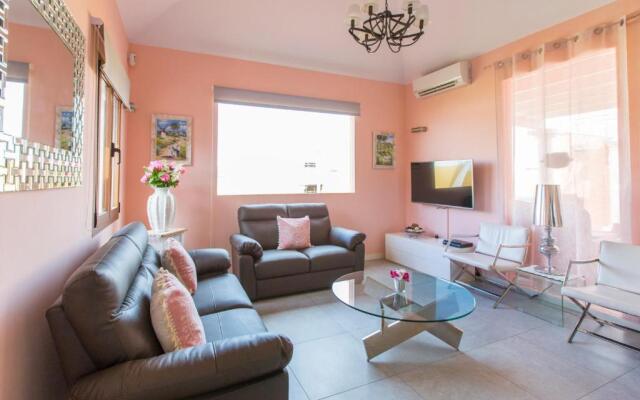 Villa Bella Lucia 3. Piscina Climatizada, WiFi, BBQ.
