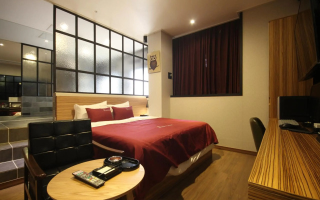 Hotel The May