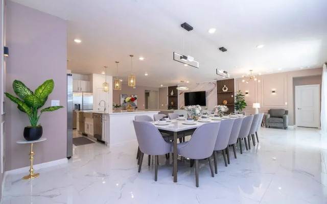 Stunning 15 Suites Close to Disney