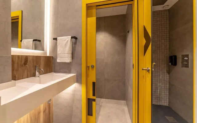 Petit Hostel La Latina - Adults Only