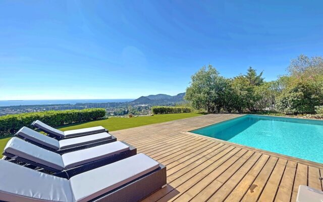 Villa vue mer Mandelieu by ESTATESCANNES