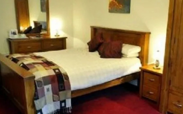 The Elphinstone Hotel