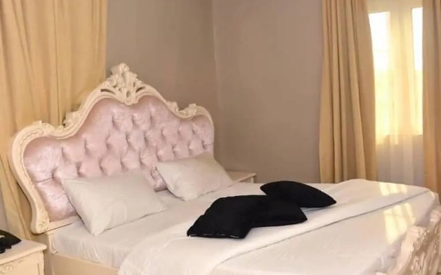 Gold Crown Hotel