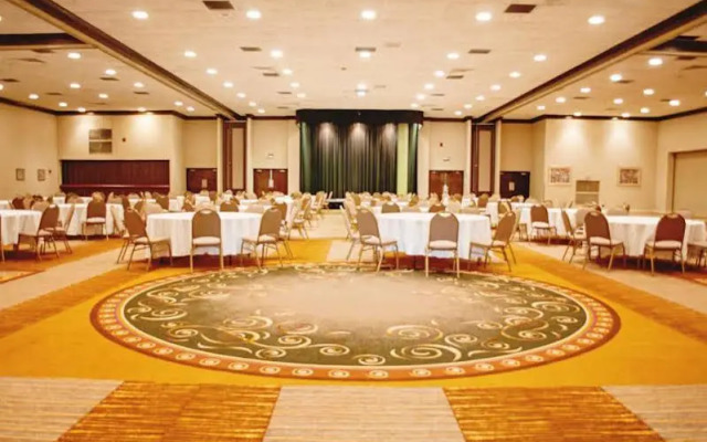 Fern Valley Hotel & Conference Center