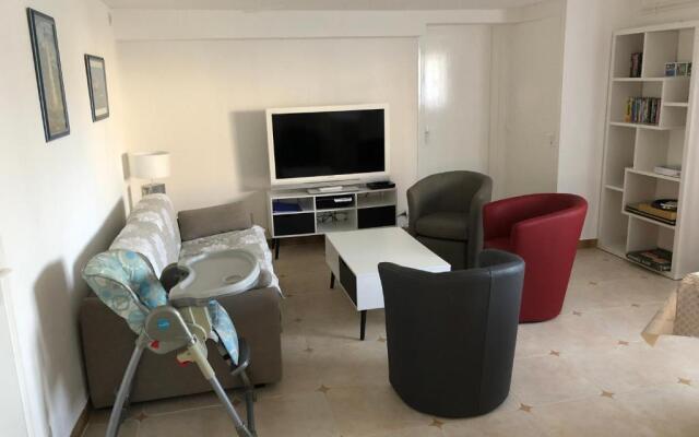 Appartement Indépendant 80M² Dans Villa