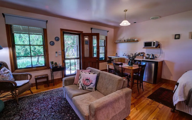 Cherry Plum Cottages – Guest Rooms – Port Fairy