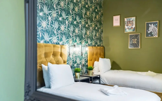 Queen Street Apartments by Sasco